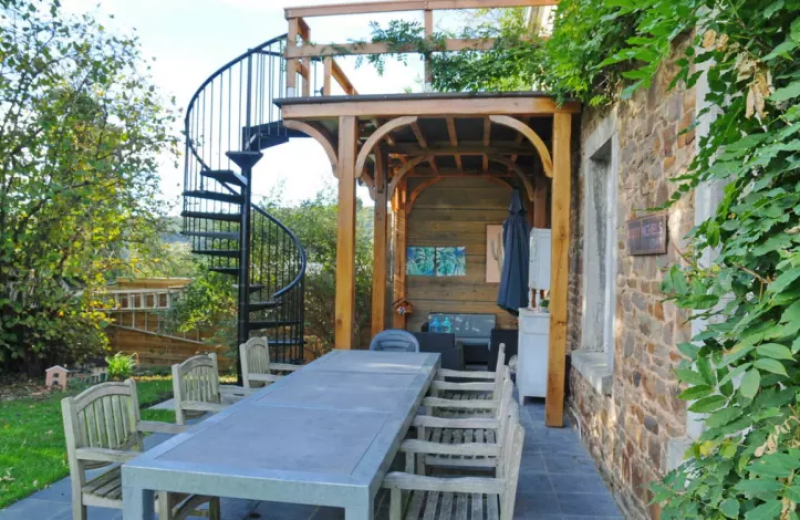 Buiten bij Groepsaccommodatie Belgische Ardennen, Presbytere