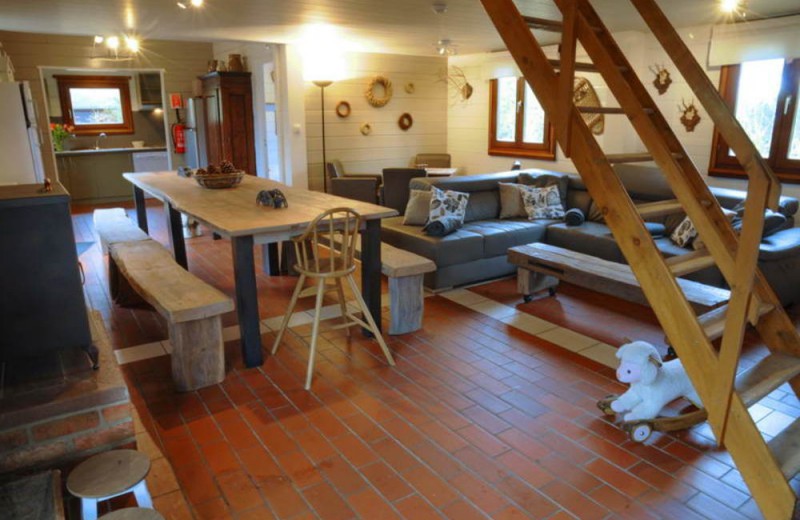 Vakantiehuis le nid dhouyet eettafel belgische ardennen boekjebungalow 2