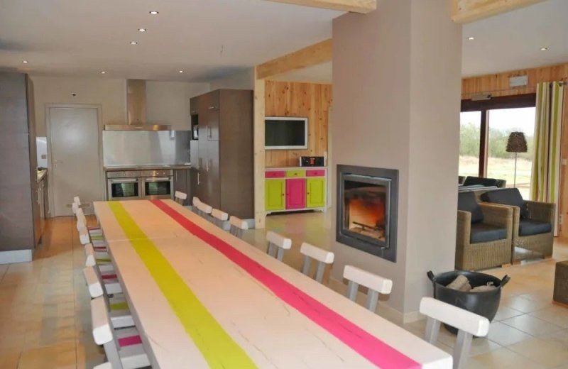 Woonruimte keuken refuge du trappeur ardennen boekjebungalow
